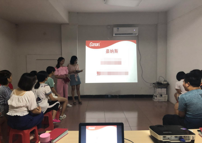 泡芙视频官网下载免费5月总结会议,有你们,会变得更好！